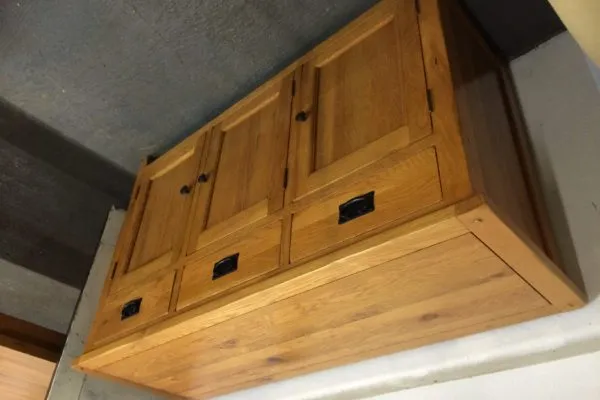 Cabinet polishing Hull